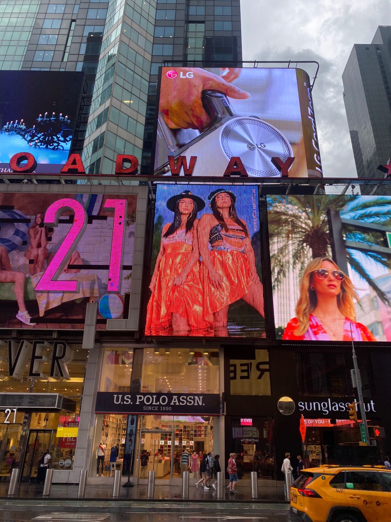 Twin sisters from Sapulpa land on a billboard in New York City Local