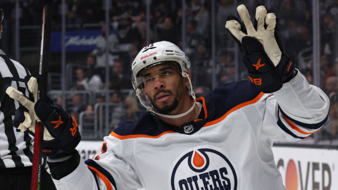 Oilers' Evander Kane to Undergo Surgery After Scary Injury on Ice - Sports  Illustrated