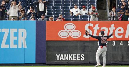 Yankees, MLB ban fan who hit Alex Verdugo with baseball