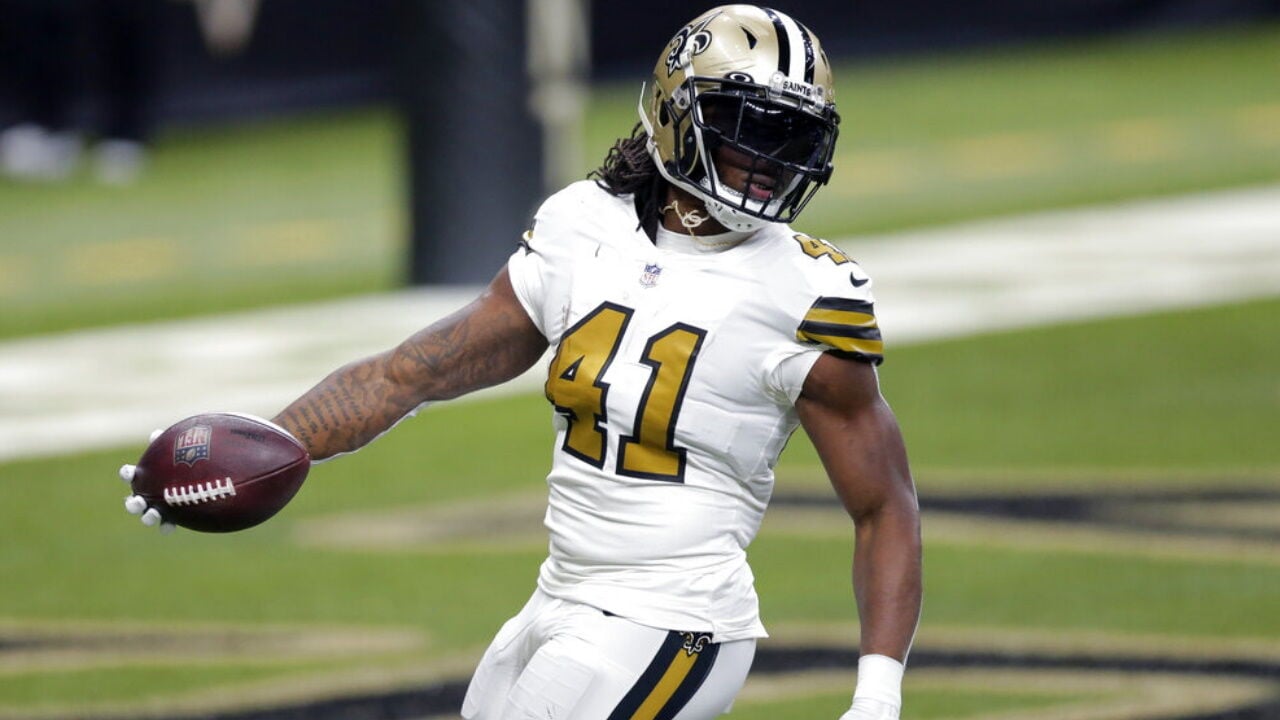 Alvin Kamara ties NFL record with six rushing TDs in a single game