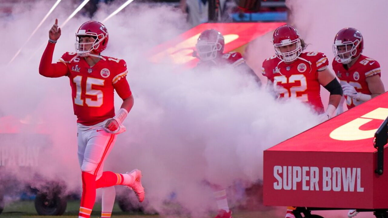 Patrick Mahomes Smiles with Daughter at Kansas City Chiefs' Family Day