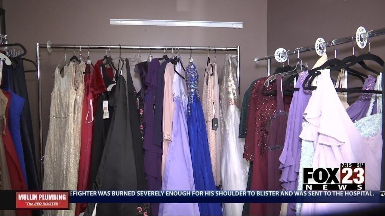 Video: Collinsville boutique giving away free prom dresses throughout  January