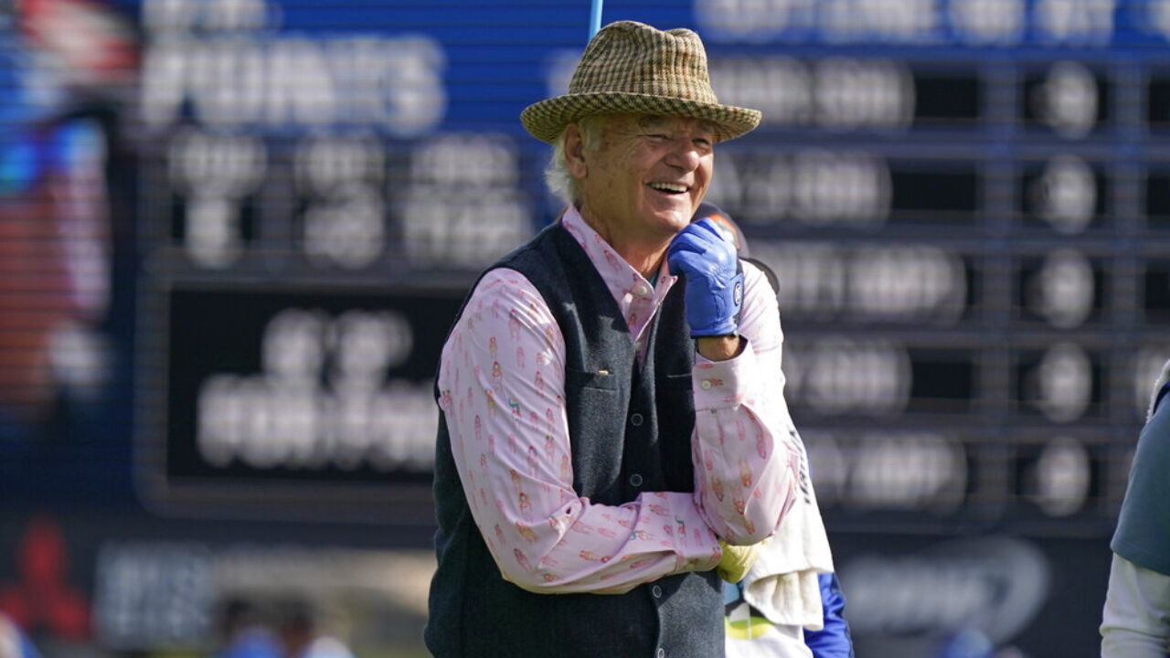 WATCH: Bill Murray hits no-look putt, tosses club to side in