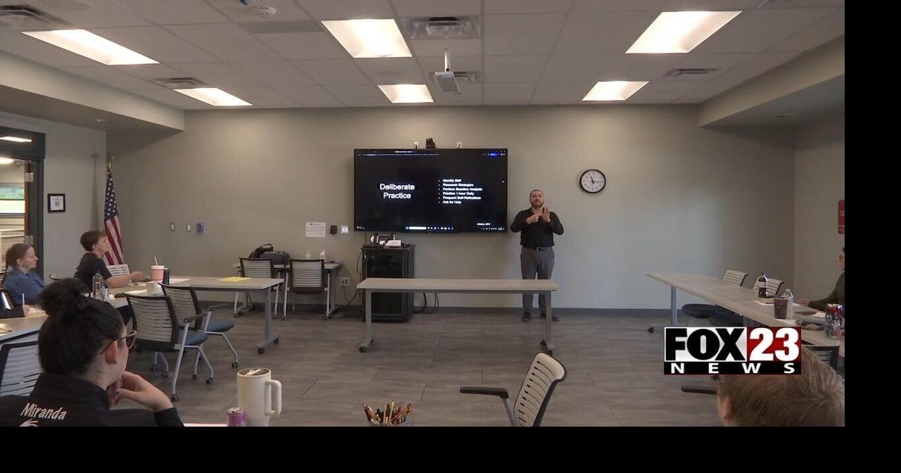 Center hosts mental health workshop for interpreters serving Deaf community