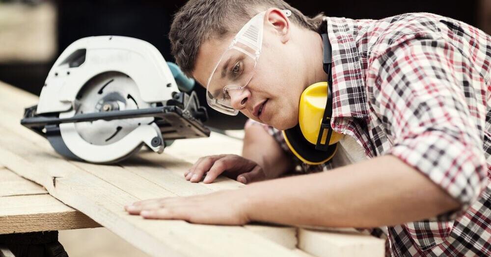 Where Oregon Ranks for Carpenter Pay Nationally