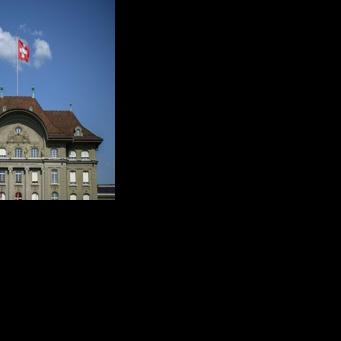 Swiss central bank holds interest rates, with eye on currency risks