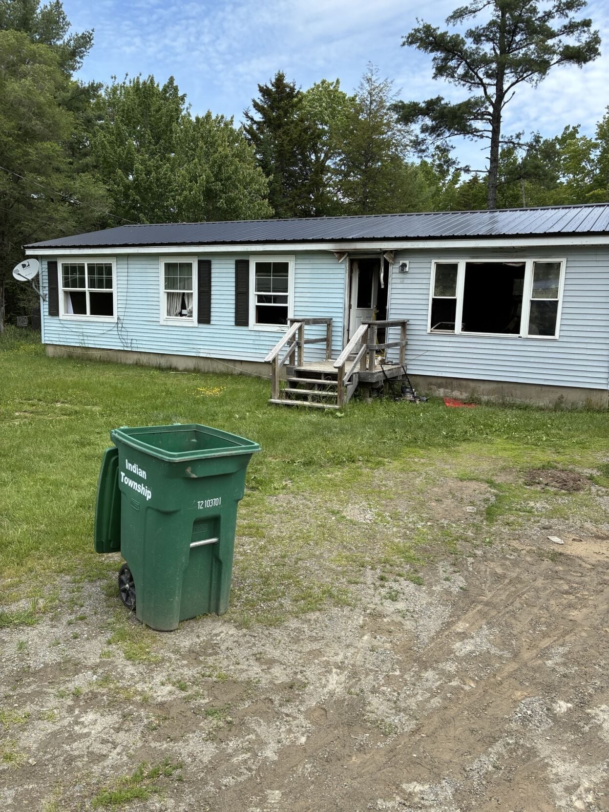 【wwk】Room fire Fire Marshals investigating house fire that damaged multiple rooms