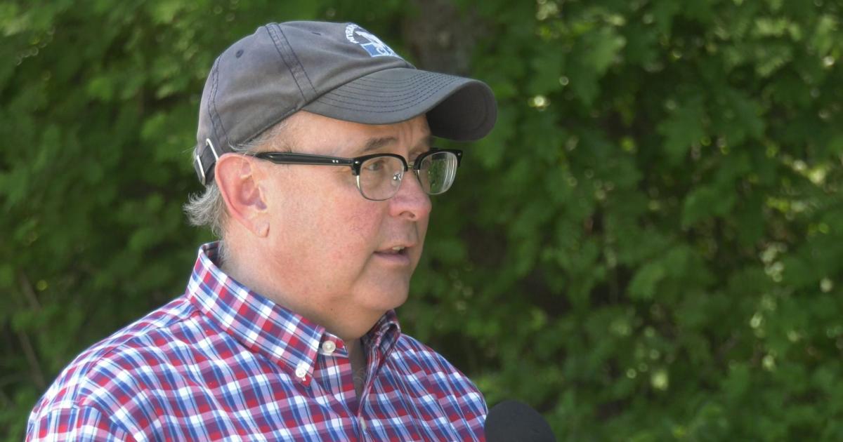 Dunlap casts his ballot in Old Town