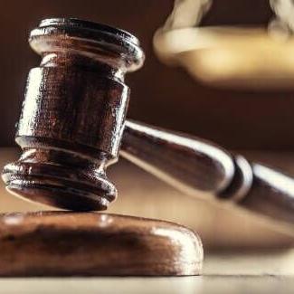 Жительница Канзаса признала вину в мошенничестве с банками и краже личных данных на сумму более 30 тысяч долларов