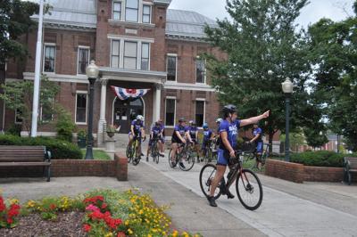 Cyclists visit Franklin on ride for Alzheimer's awareness