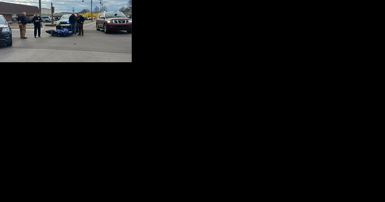 Motorcycle crashes, driver flees on foot - Vimarsana News