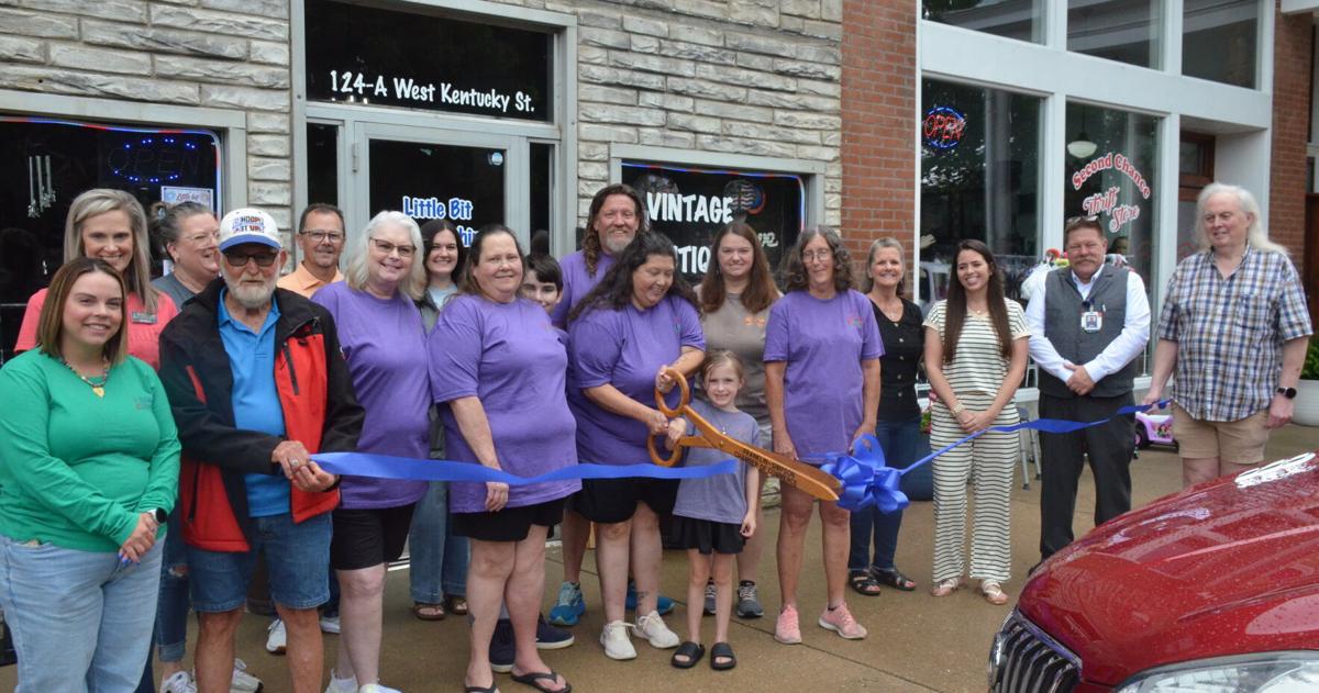 RIBBON CUTTING | News | franklinfavorite.com