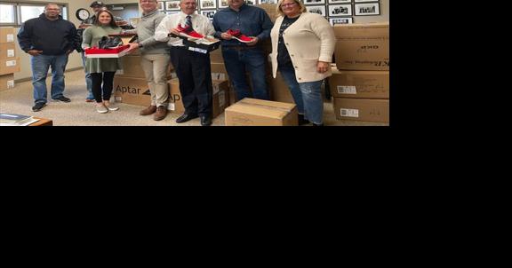 Russellville Rotary collects shoes, coats, and clothing for FRYSC - Vimarsana News