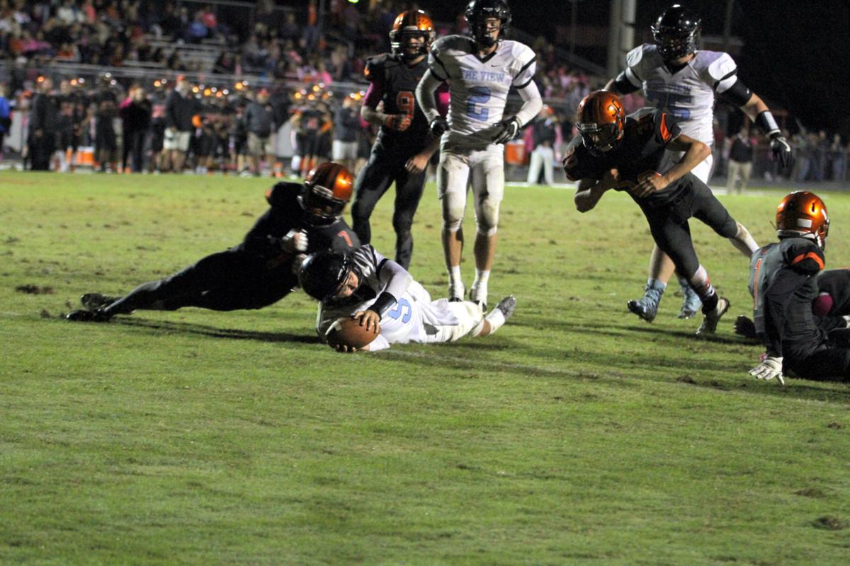 high-school-football-hunter-s-big-td-receptions-keep-eastern-view-s