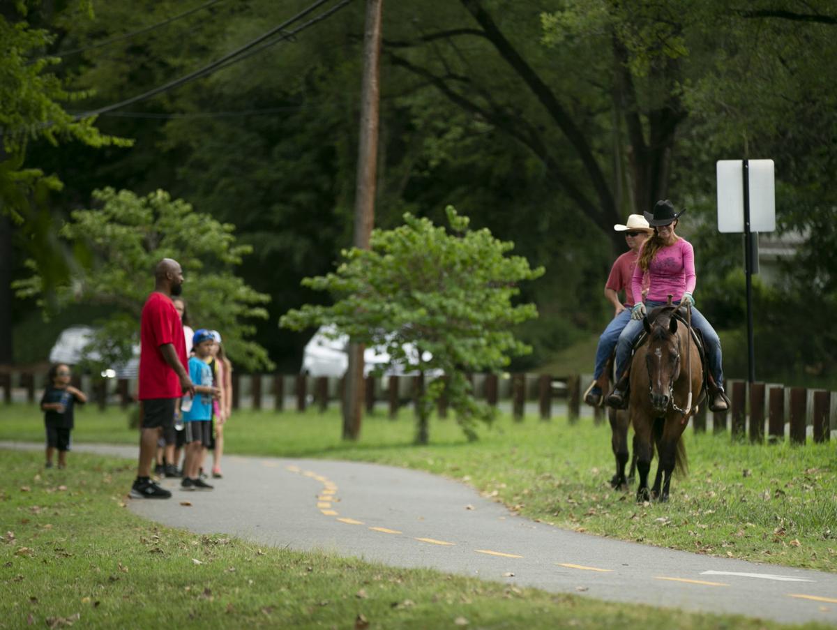 HAPPY TRAILS >> Horse lovers enjoy ride along Rappahannock River
