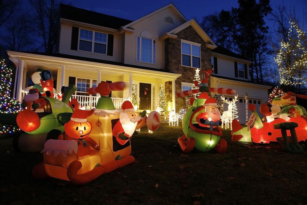 Lights Have Nights Aglow With The Homes On The 2016 Grand Holiday