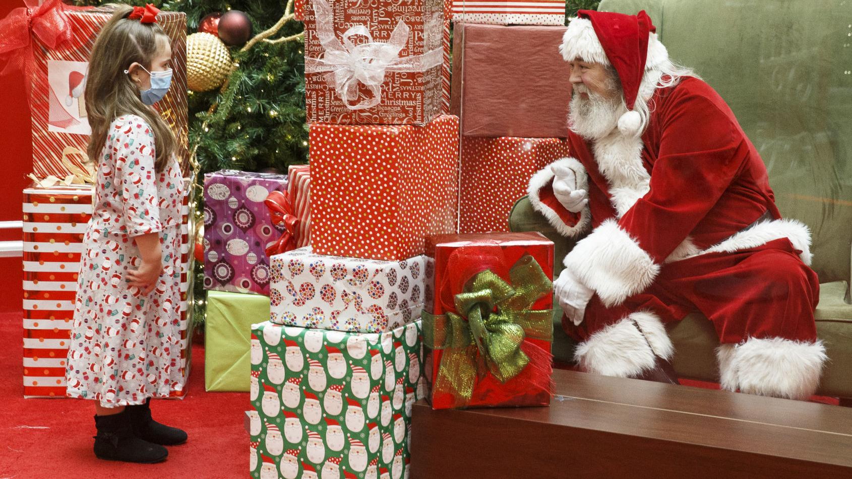 Santas find ways to spread cheer, stay safe during the pandemic - Vimarsana News