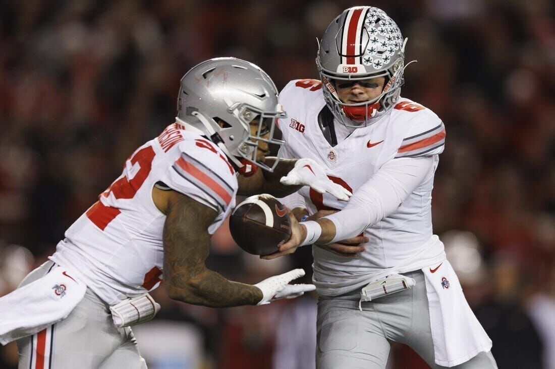 Ohio State football player called out for Apple Watch during game