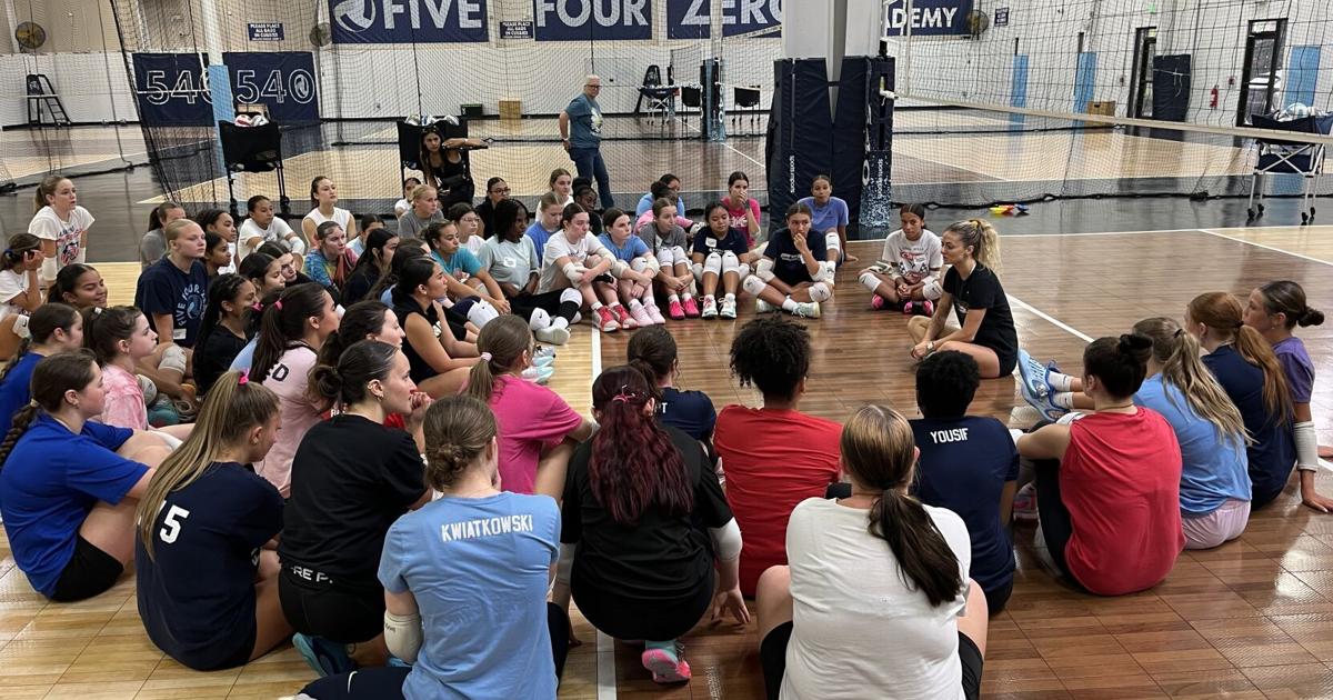 Pro libero Zoe Jarvis hosts camp at 540 Volleyball Academy