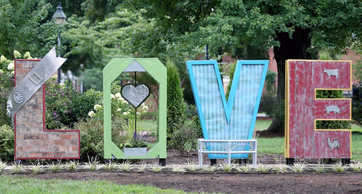 Fredericksburg spreads the LOVE with new sculpture | Local News |  fredericksburg.com