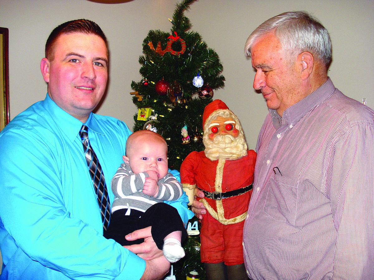 Old Santa Claus doll is blinking for new generation Features