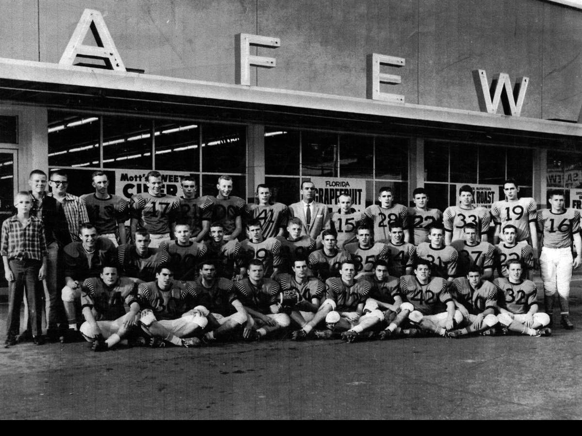 Flashback James Monroe Football Players Pose For Posterity In Front Of Safeway In 59 Lifestyles Fredericksburg Com