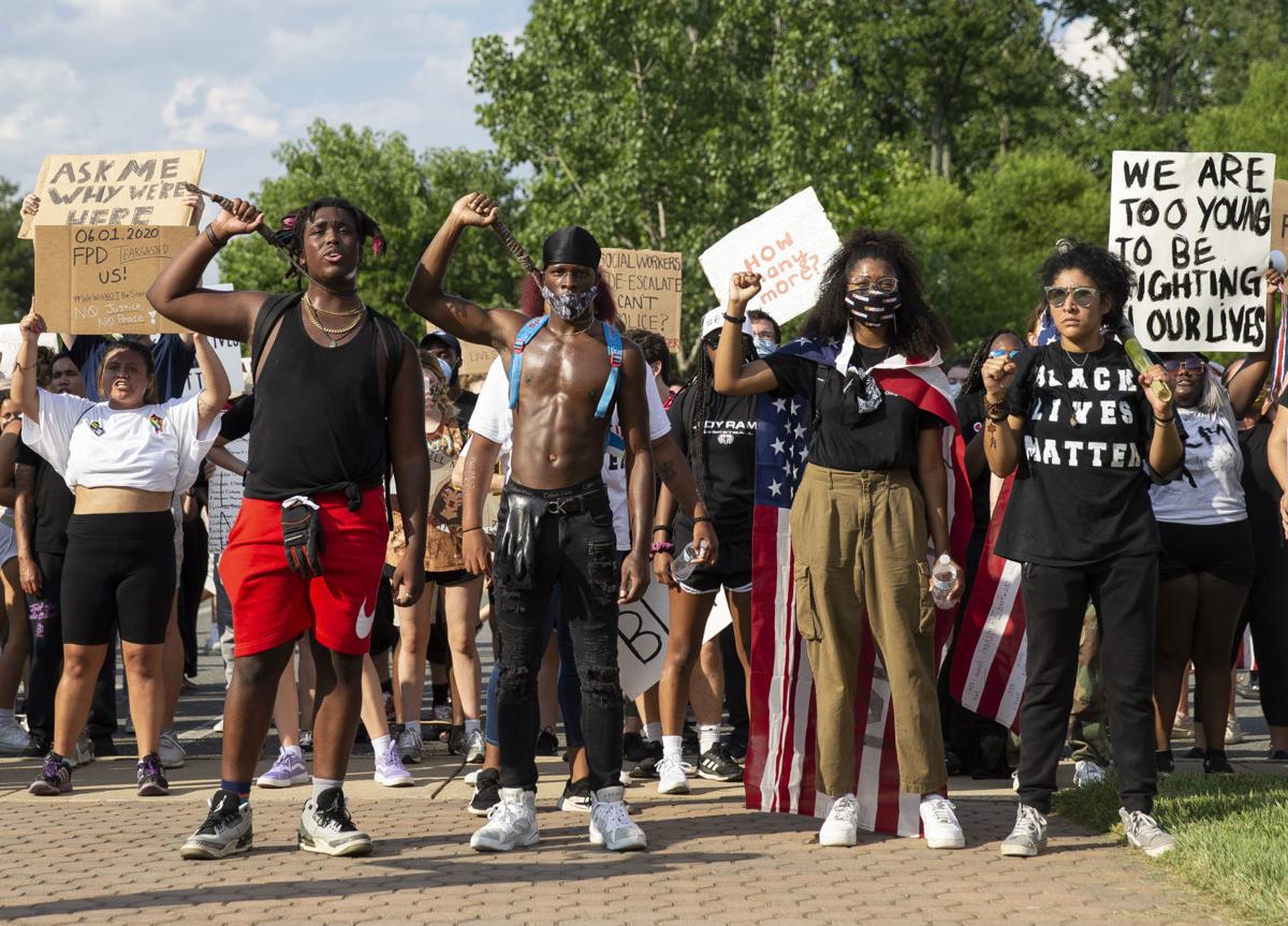 Fredericksburg Protesters Confront Police Over Use Of Tear Gas In Early Demonstrations Local News Fredericksburg Com