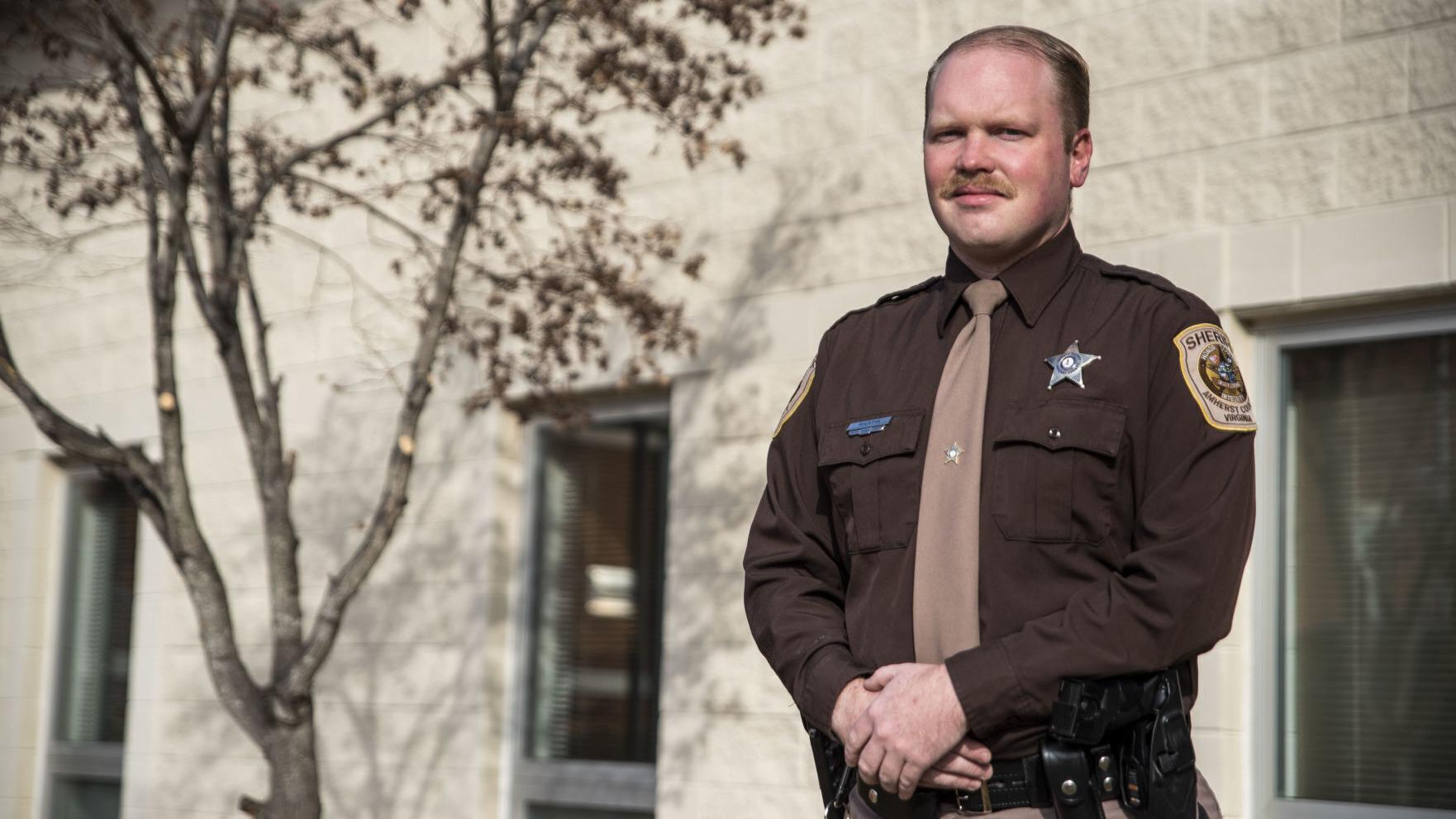 Amherst County deputy goes above and beyond after girl's birthday presents stolen - Vimarsana News