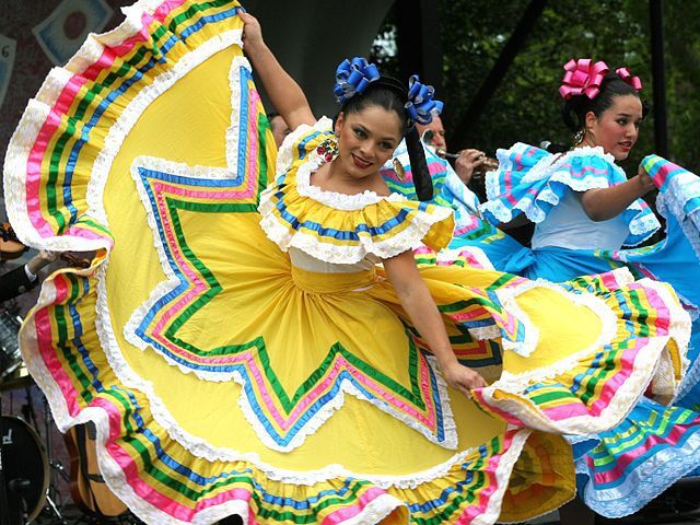 PHOTO: Dancers