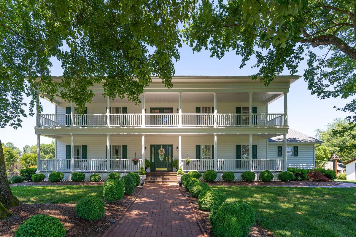 Wedding Ready Rock Hill Estate In Stafford On Market For 1 599 900 House And Home Fredericksburg Com