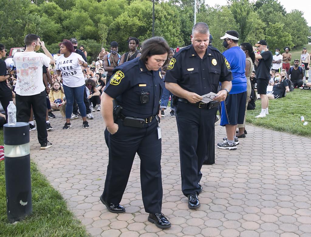 Fredericksburg Protesters Confront Police Over Use Of Tear Gas In Early Demonstrations Fredericksburg Local News Fredericksburg Com