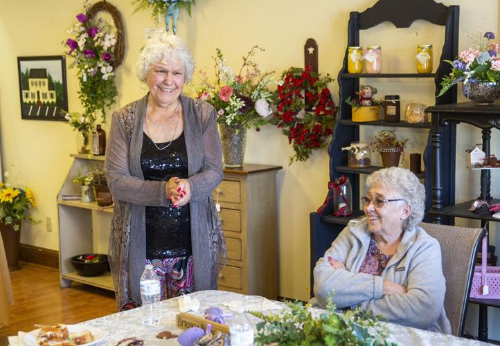 Community bids farewell to Dottie's Den during gathering