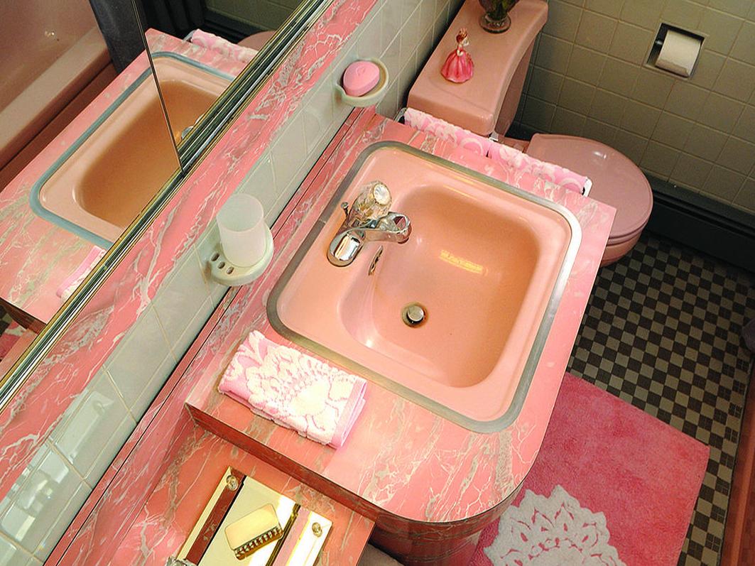 Pink Bathrooms Of The 1950s Present A Resale Challenge House And Home Fredericksburg Com