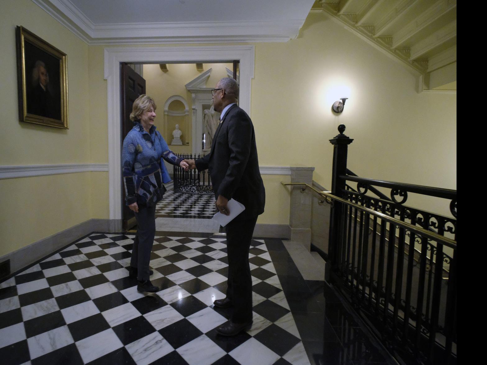 virginia-budget-deal-includes-5-percent-raise-for-teachers-and-state-employees