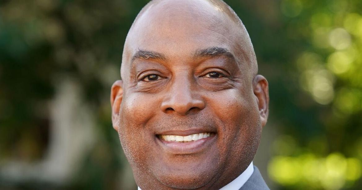 Veteran school board member steps down in Fredericksburg