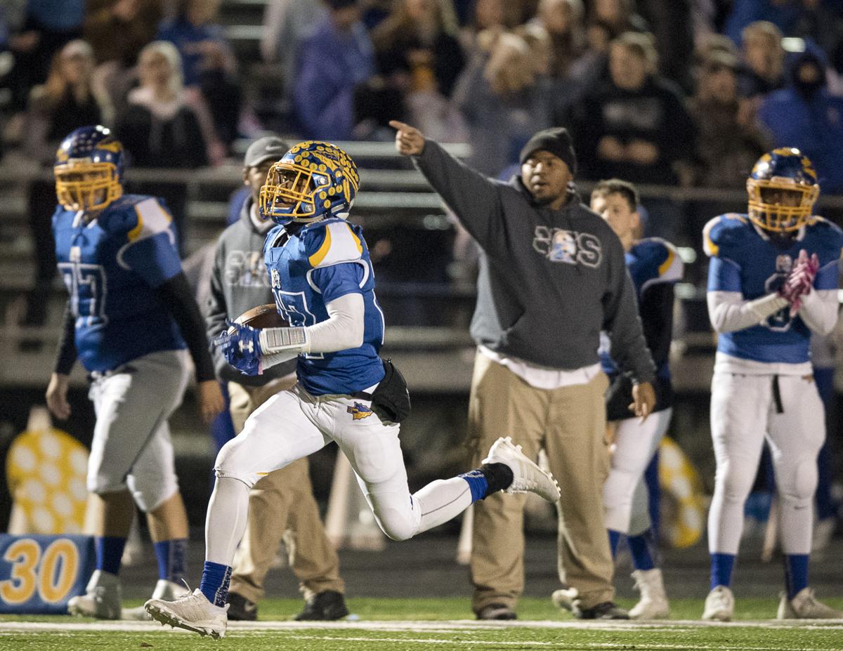 High School Football 5d Playoffs Armstead Rumbles For 264 Yards