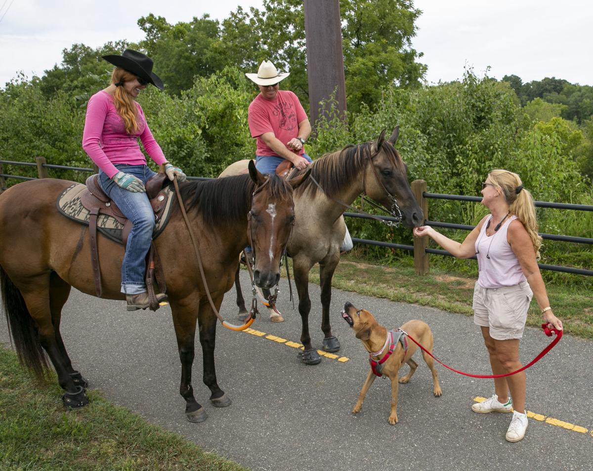 HAPPY TRAILS >> Horse lovers enjoy ride along Rappahannock River