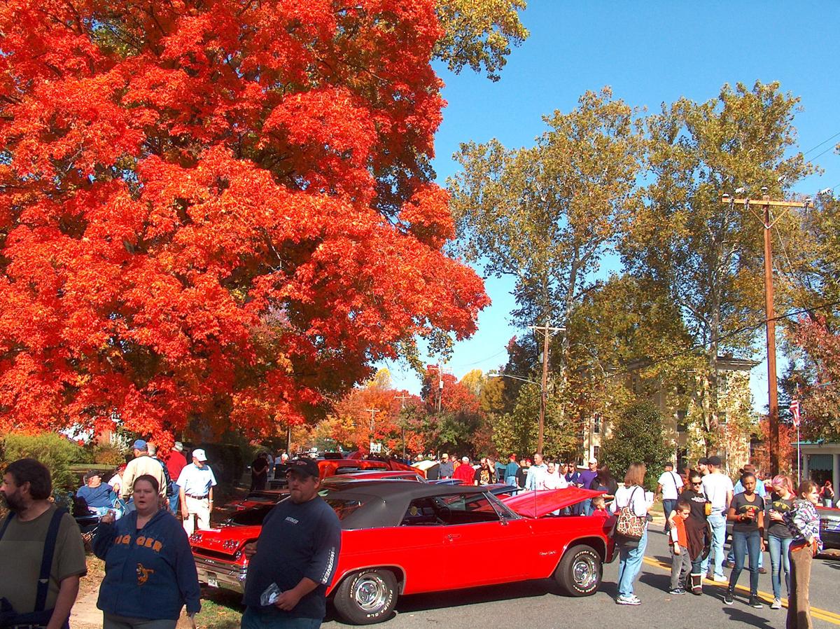 Classic cars, beach music and memories at Bowling Green's Harvest
