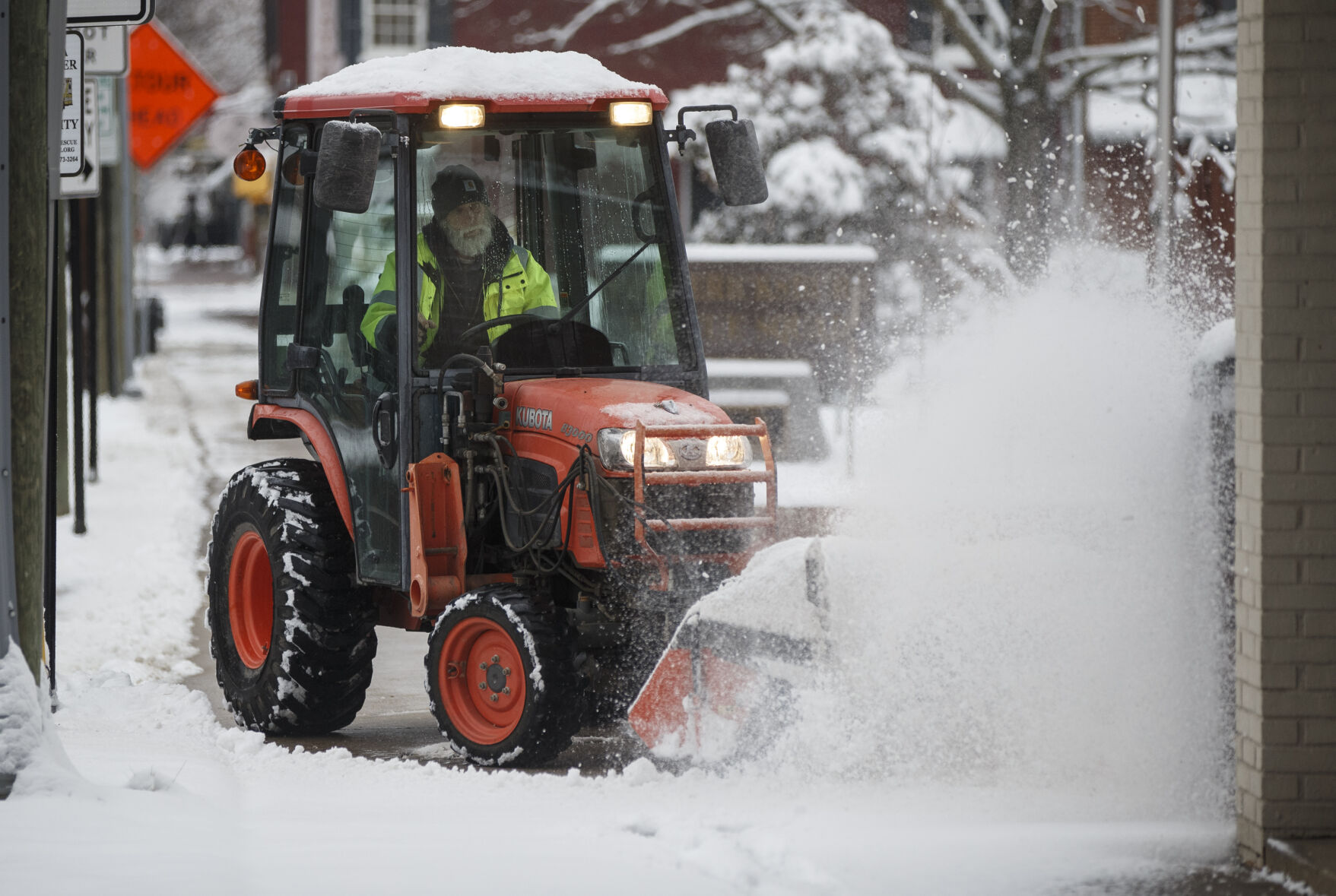 Snow prompts travel warning, forces Fredericksburg-area schools to