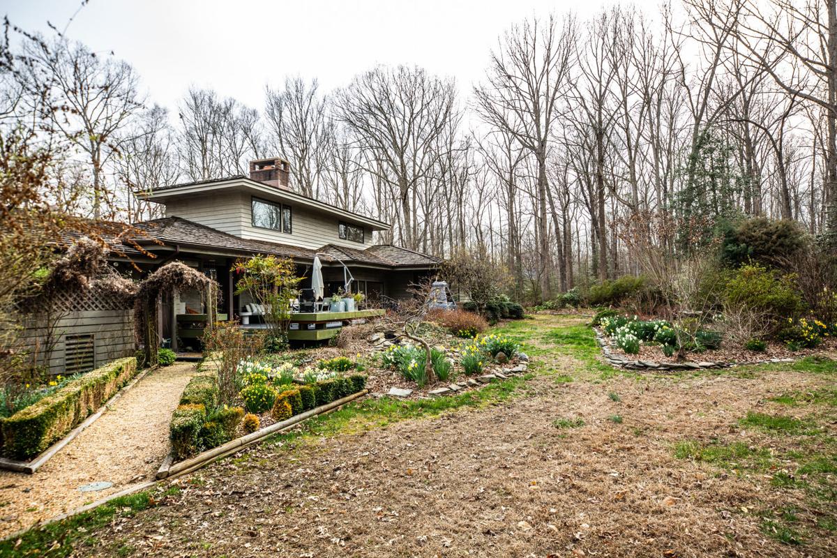 In Spotsy Prairie Style Design Inspired By Frank Lloyd Wright 624 900 House And Home Fredericksburg Com