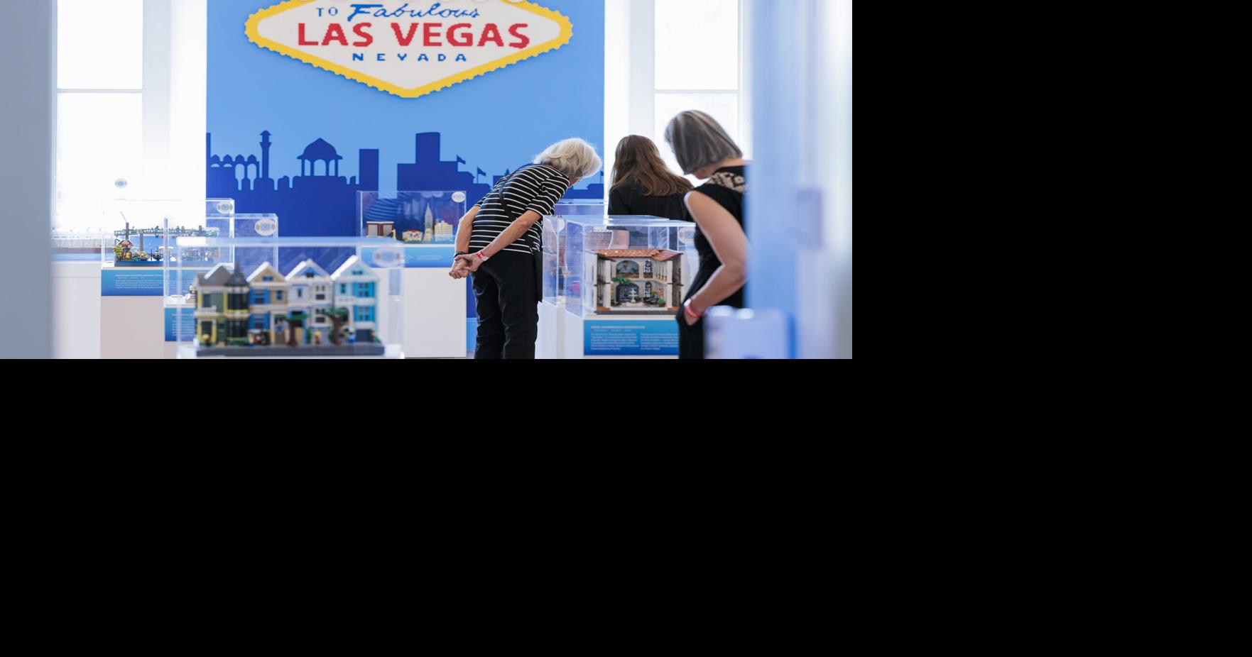 Fabulous Las Vegas sign out of Legos
