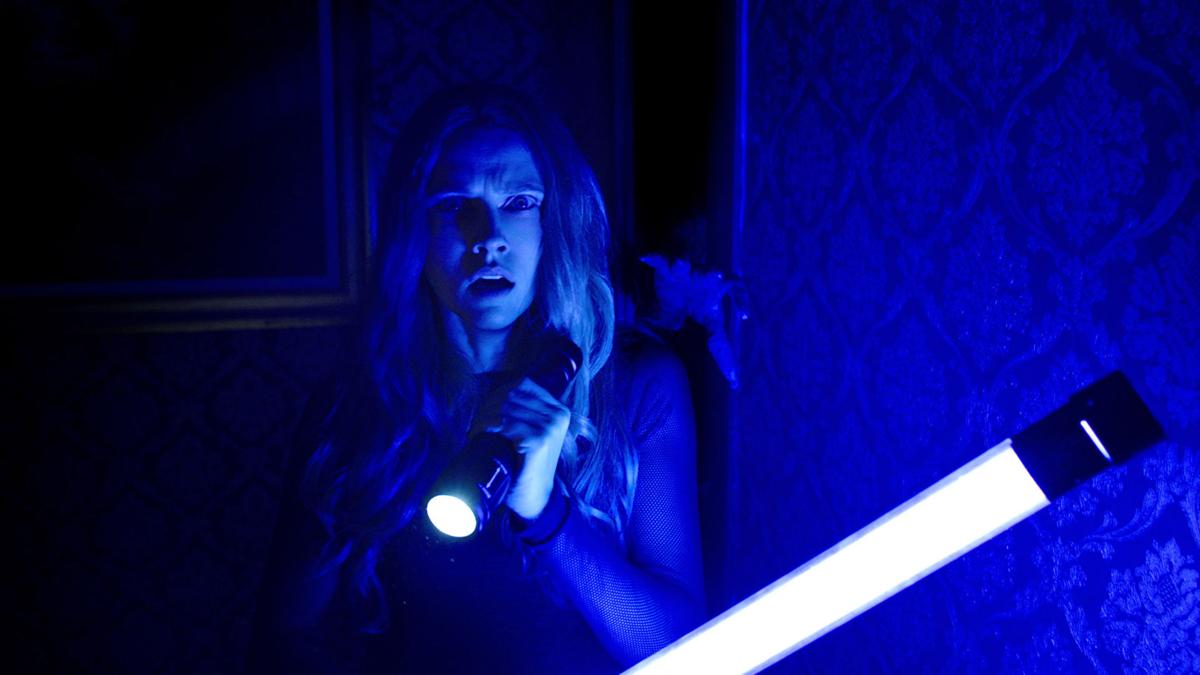 Movie Review Lights Out Will Make You Afraid Of The Dark If You Weren T Already Tv Movies Fredericksburg Com Movie Review Lights Out Will Make You Afraid Of The Dark If You Weren T Already Tv Movies Fredericksburg Com