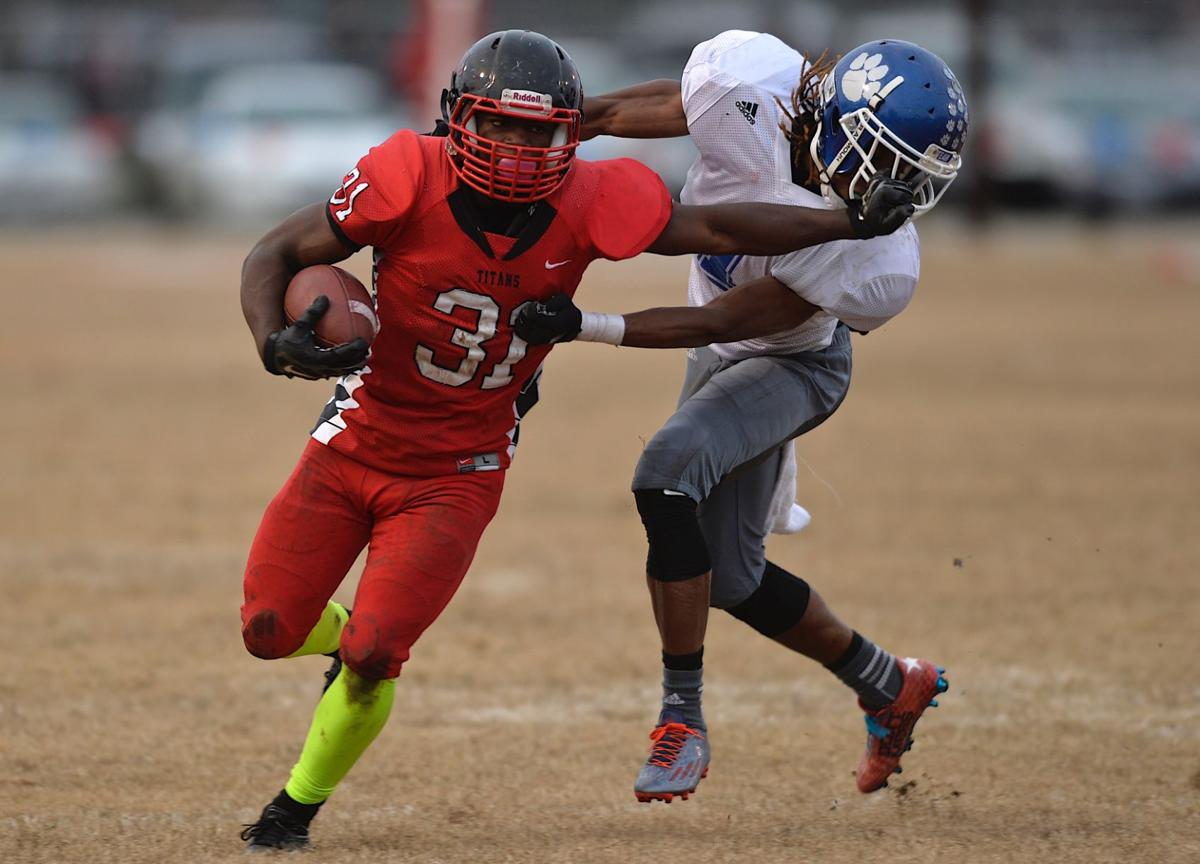High school football Lake Taylor defeats Courtland in state semifinal