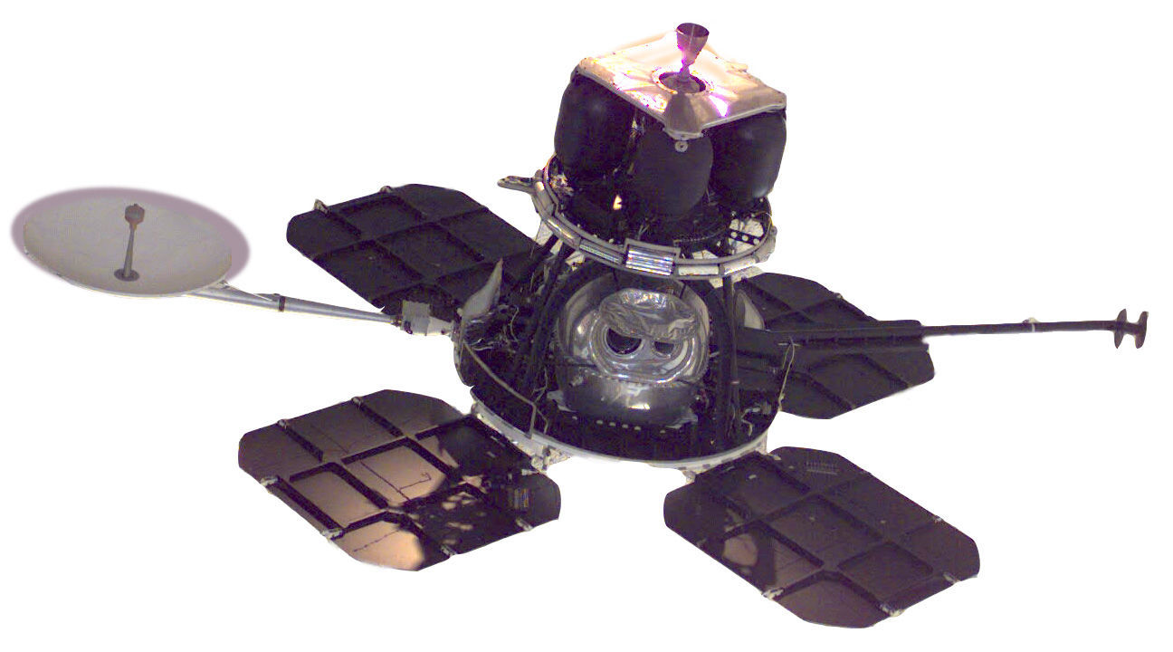 who sees lunar reconnaissance orbiter photos first