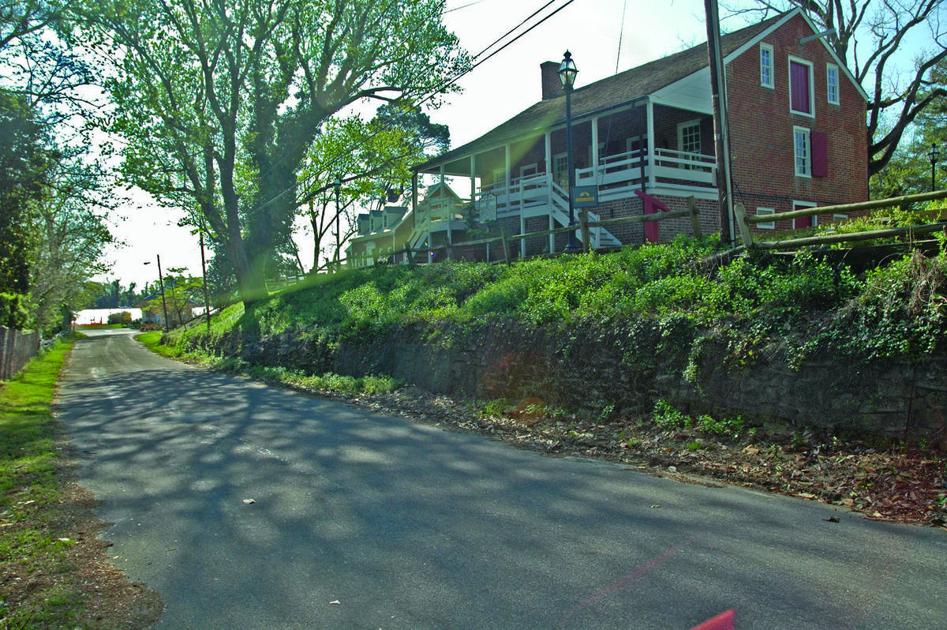 Town of Urbanna offers escape from urban life History