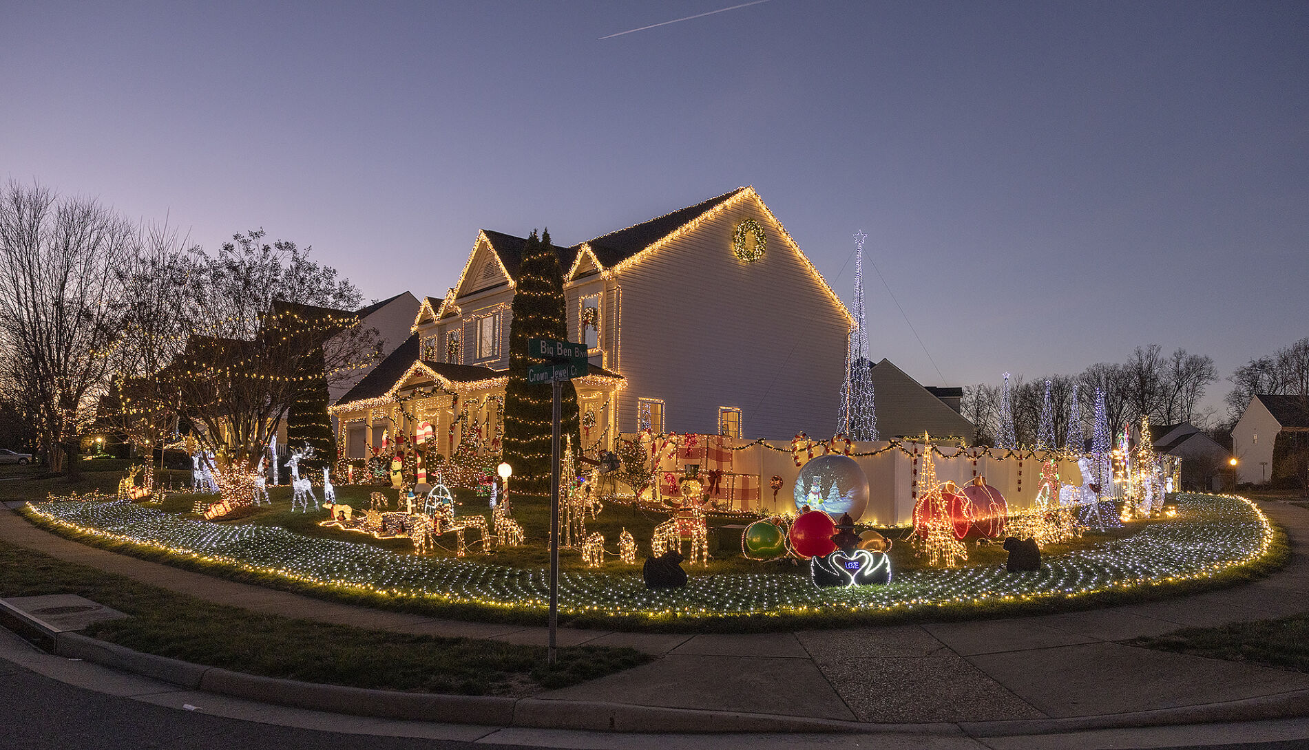 See the lights at 7101 Crown Jewels Court Fredericksburg