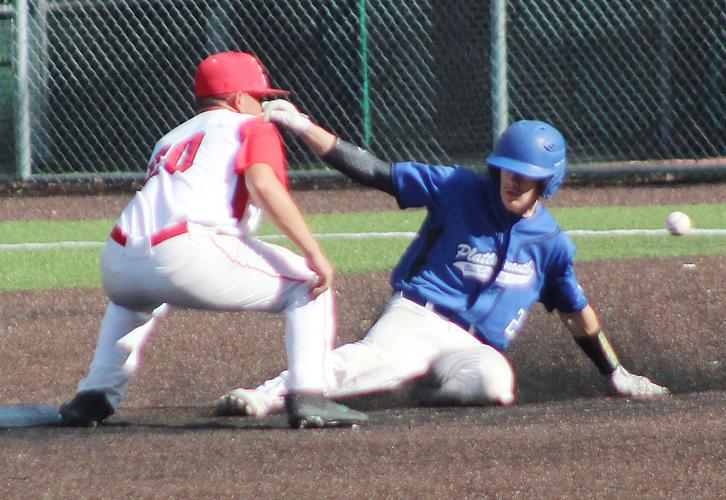 Trent Elshire steals second base in fourth inning