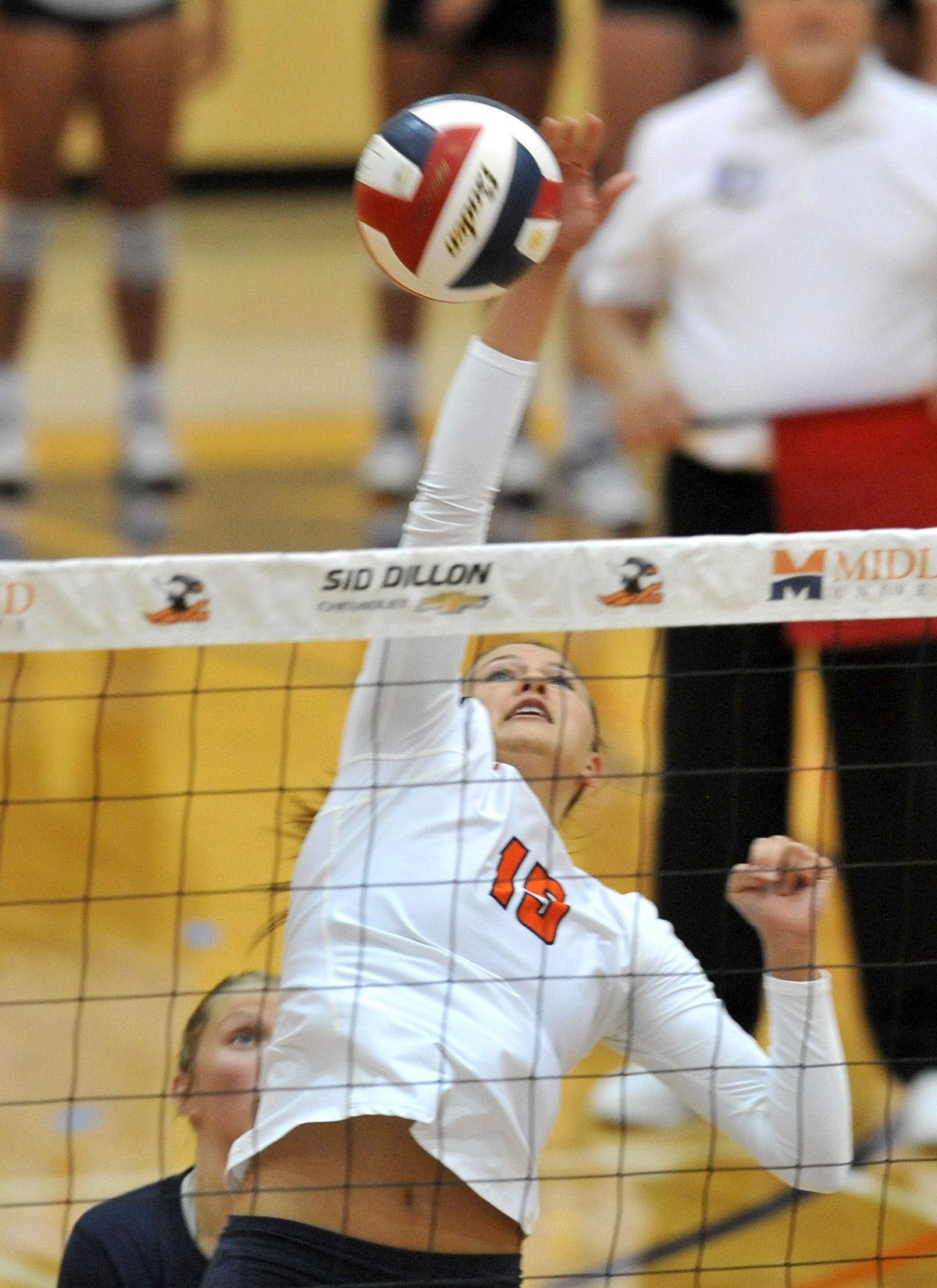 Photos: Midland volleyball vs. Saint Mary, 10.11.17