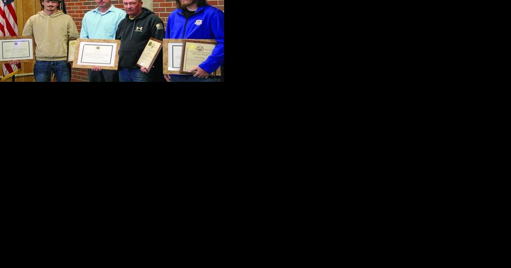 Watch now: Men honored for rescuing Nebraska deputy after crash - Vimarsana News