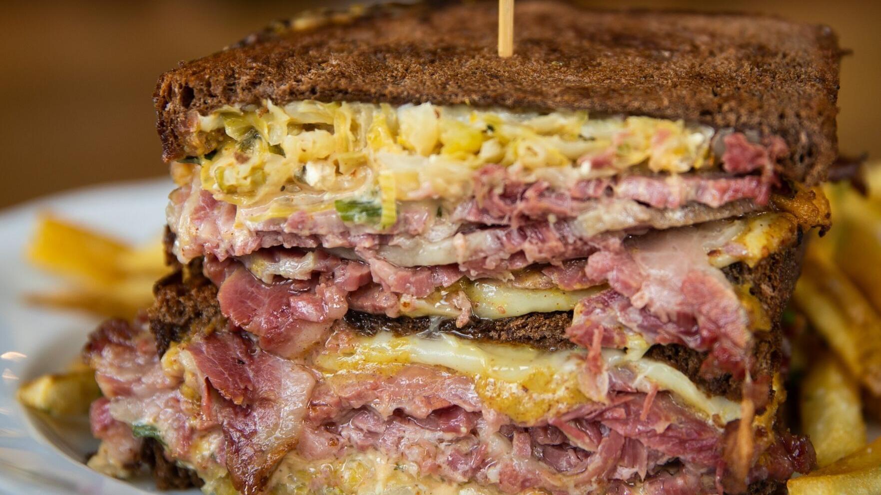 You can now eat a Reuben at the hotel where Omahans (correctly) say it was invented - Vimarsana News
